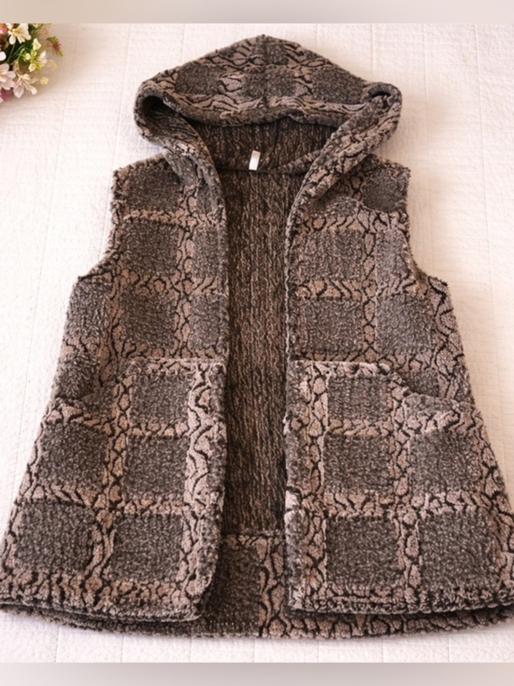 Y2K Faux Fur Hooded Zip Front Vest Medium Fuzzy Pockets NWOT Brown Tones